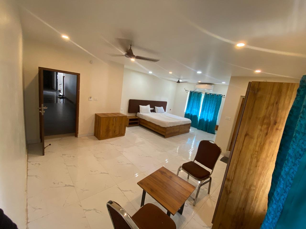 Deluxe A/C Room
